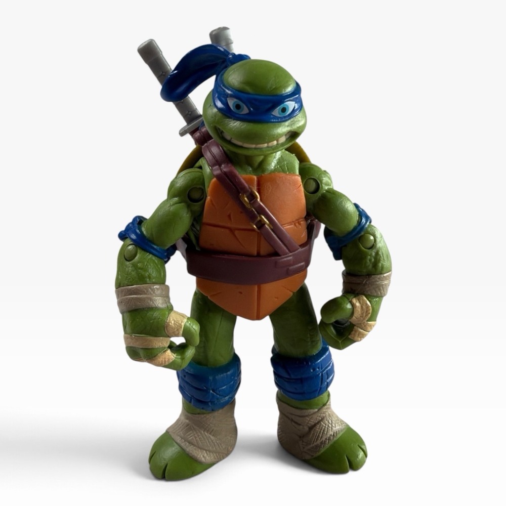 Teenage Mutant Ninja Turtles Leonardo Action Figure